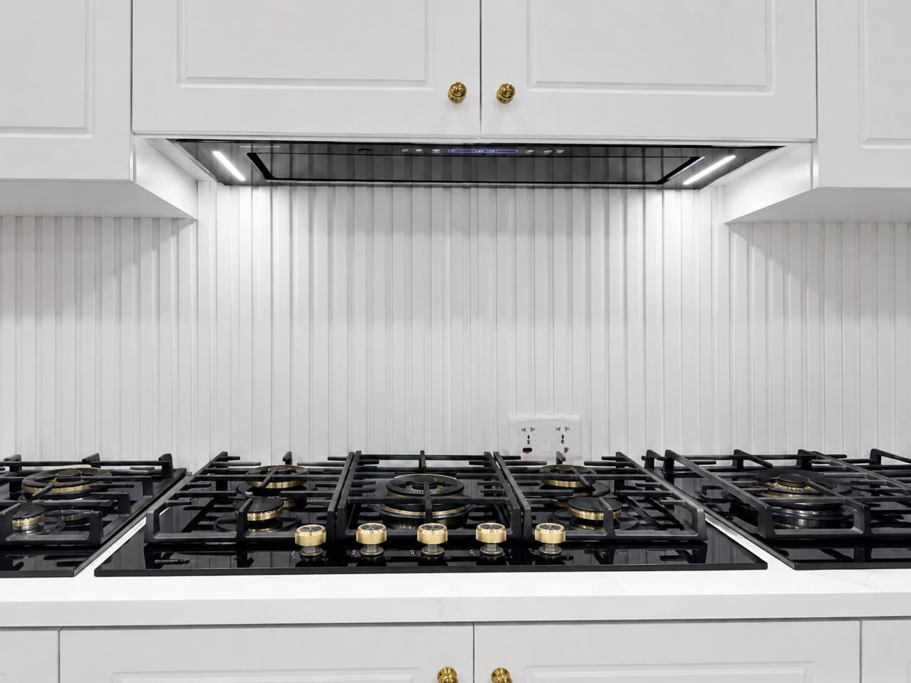 Inbuilt Super Suction Hood with AI Voice Control & Hand Swipe